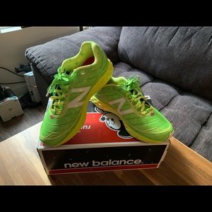 EUC New Balance RunDisney Tinkerbell shoes 7.5